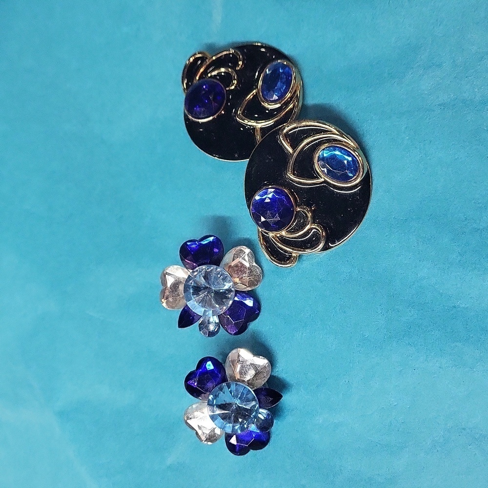 2 Pairs Vintage Clip On Earrings